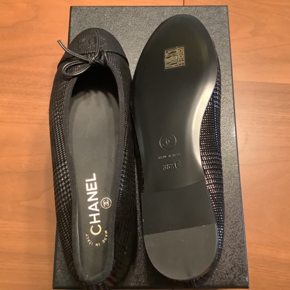 CHANEL BALLET FLAT IN TEXTURE BLACK LEATHER - Picture 2 of 6